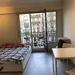 Beautiful studio next to metro