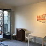 Beautiful studio next to metro
