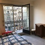 Beautiful studio next to metro