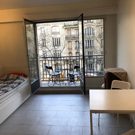 Beautiful Next To Metro Appartamento Parigi